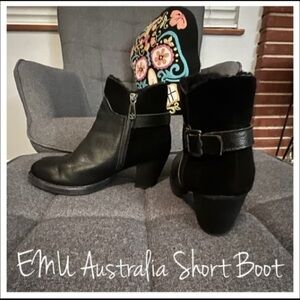 EMU Australia black leather/suede bootie with shearling lining with side zipper